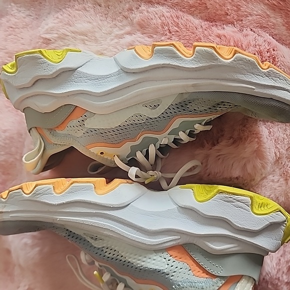 ♥️SOREL RUNNING SHOES! - Picture 8 of 9